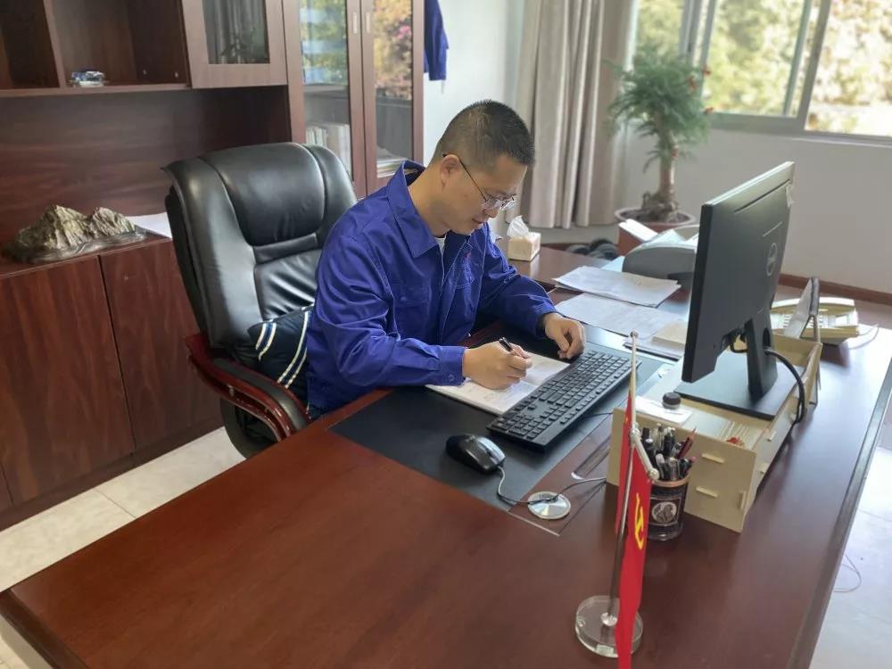 党员立潮头，领跑领先锋之十｜汤勇华：企业与职工的“润滑剂”